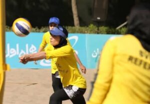 آغاز رقابتهای انتخابی تیم ملی والیبال ساحلی بانوان در قشم
