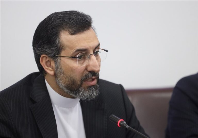 انتقاد عضو شورا از تاخیر در پرداخت مطالبات پیمانکاران شهرداری مشهد