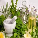 این گیاه علفی زانودرد، آب آوردگی مفصل را درمان، خون را تصفیه و بلغم را دفع می کند