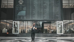 بورس باز هم قرمز شد/ افت ۱۵ هزار واحدی شاخص