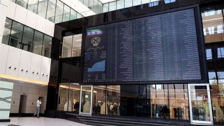 بی‌اعتمادی در بورس، محصول دخالت‌های سیاسی/ چرا شرکت‌های ضعیف با فشار مقامات، بورسی شدند؟