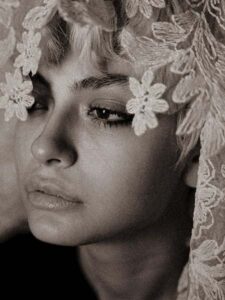 بیوگرافی ستایش دهقان؛ از کودکی تا درخشش در سینما و تلویزیون