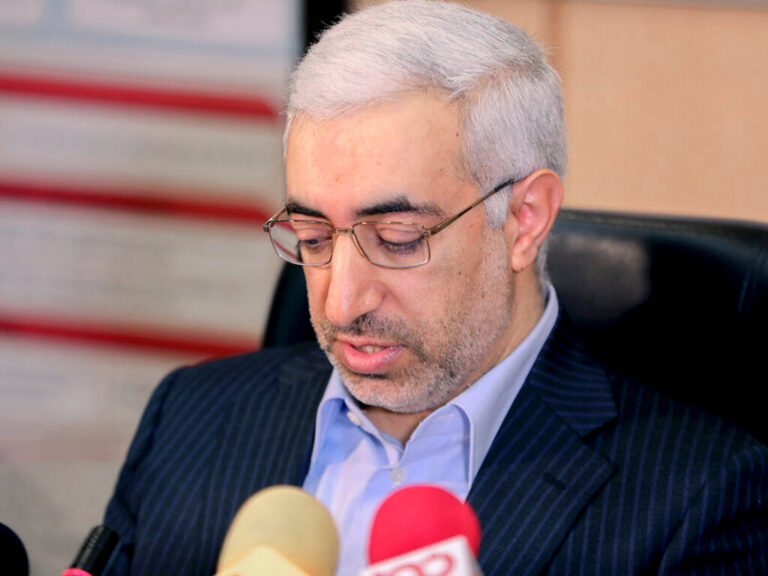 جلسه وزارت اقتصاد برای عرضه خودرو در بورس لغو شد