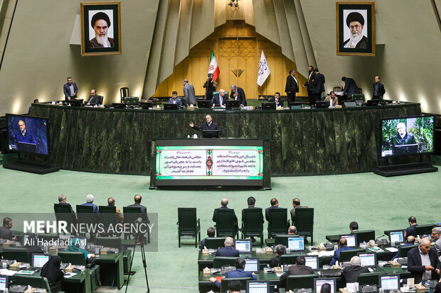 دقایقی پیش، جلسه عصر امروز مجلس آغاز شد