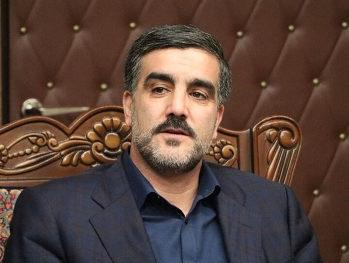 رئیس سازمان راهداری در نشست مطبوعاتی اعلام کرد جابه‌جایی ۱۶ میلیون تن کالای اساسی در ۸ ماه| ۷۰۰۰ اتوبوس فعال در کشور داریم