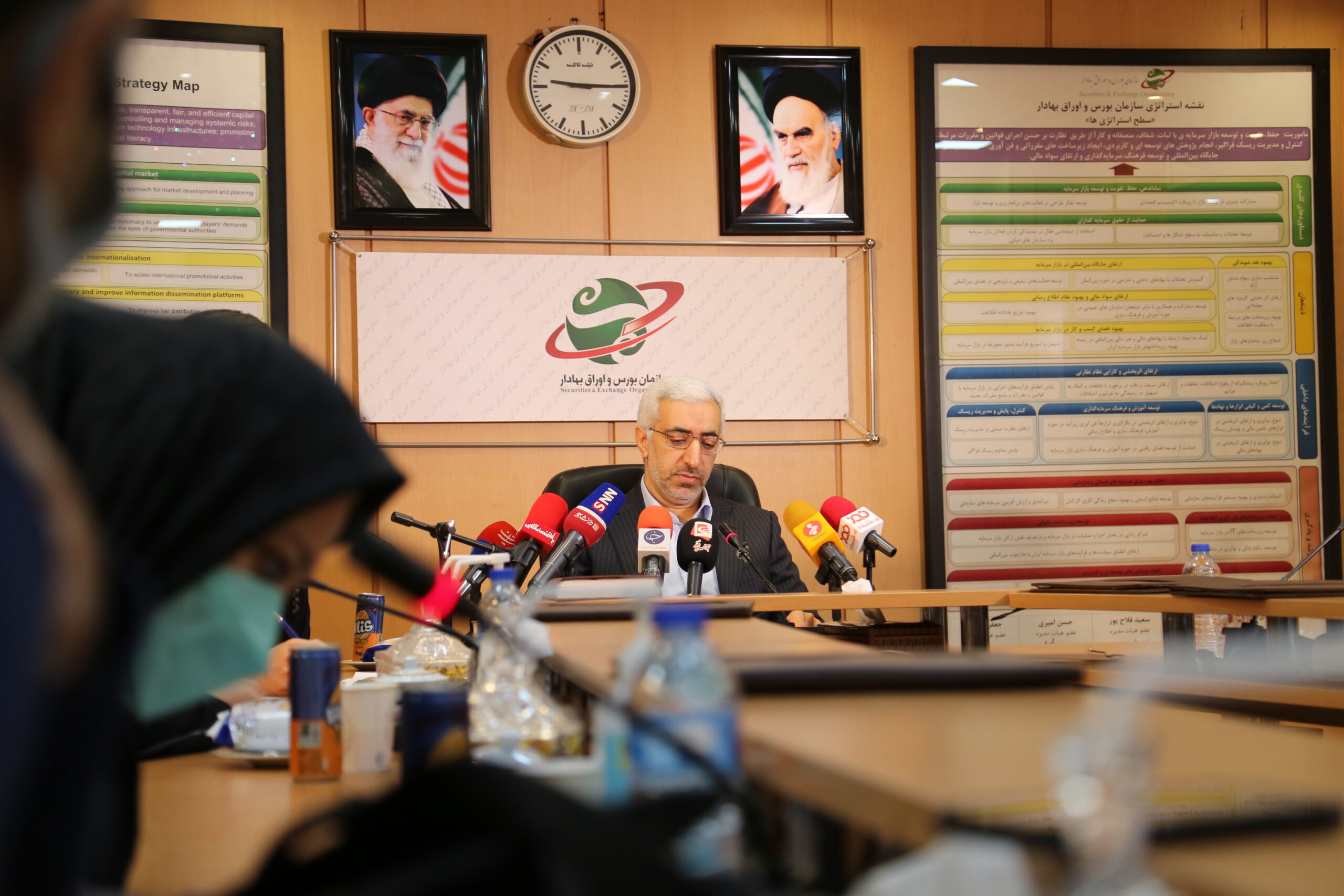 رفت و برگشت عشقی / رییس سازمان بورس ابقا شد