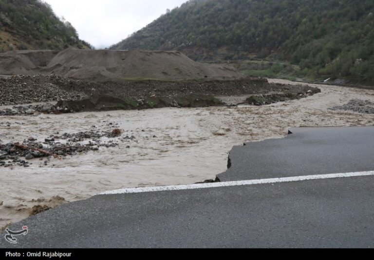 سیلاب در بلوچستان/ مسدود شدن محورهای مواصلاتی/ مدارس 5 شهرستان تعطیل شد