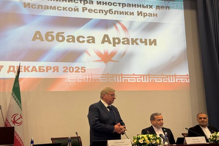 عراقچی: آمریکا جهان را به سمت بی قانونی و قانون جنگل پیش می‌برد