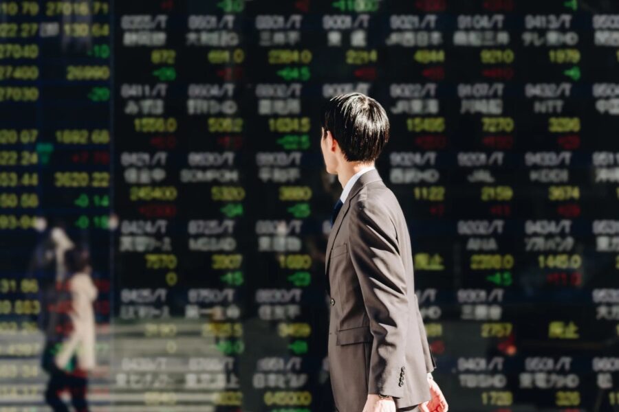 عقب‌نشینی بازارهای سهام آسیا و نگرانی از سیاست‌های فدرال رزرو