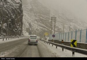 لغزندگی شدید محور خواف به تایباد/ تردد فقط با زنجیرچرخ امکان‌پذیر است