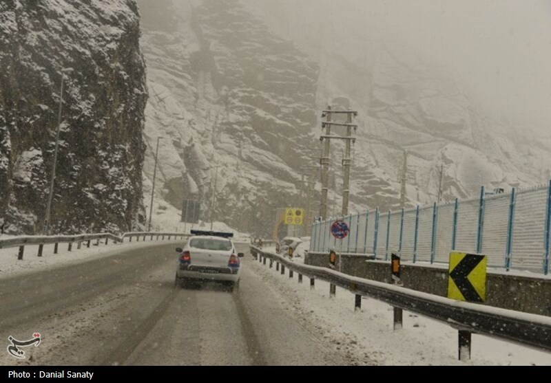 لغزندگی شدید محور خواف به تایباد/ تردد فقط با زنجیرچرخ امکان‌پذیر است