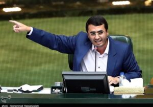 متفکرآزاد خبر داد؛ تذکر نمایندگان به وزیر ورزش درباره برخوردهای تبعیض‌آمیز در فوتبال با 36 امضا