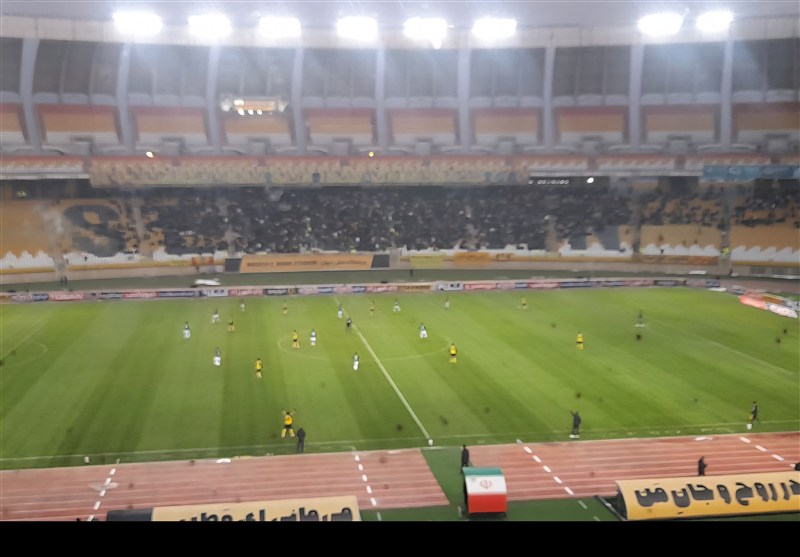 مرحله یک هشتم جام حذفی/ تساوی سپاهان و خیبر در نیمه اول