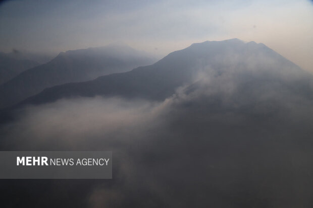 مشارکت ۷۰۰ نیرو از استان‌های کشور در مهار آتش الیت