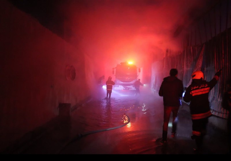 مهار حریق سنگین کارگاه تولید نمد در حاشیه اصفهان