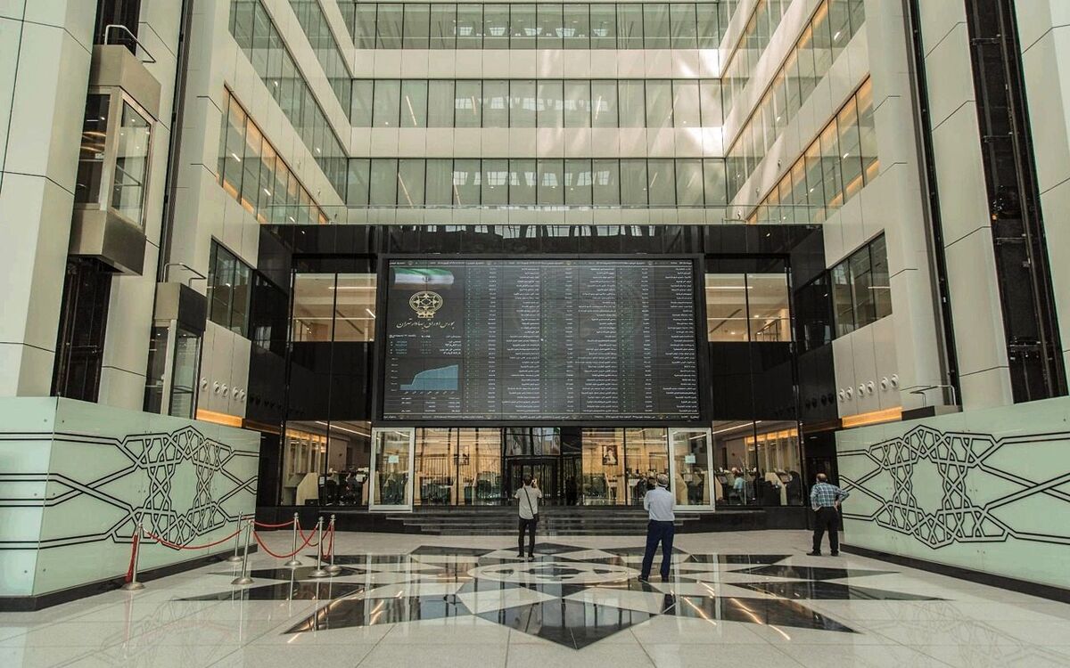 نماد ایران خودرو در بورس تعلیق شد