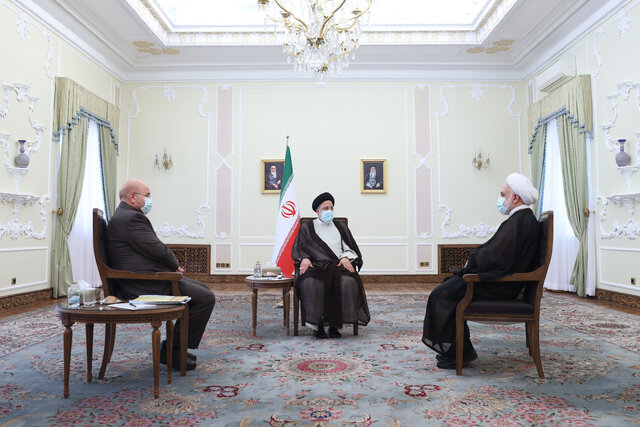 هم زمانی عرضه خودرو در بورس با افزایش قیمت ناشی از دلار باعث شده حامیان رانت این مکانیزم شفاف را زیر سوال ببرند