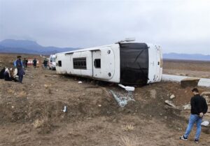 واژگونی 2 اتوبوس در محور زاهدان ـ بم با 14 کشته و زخمی‌