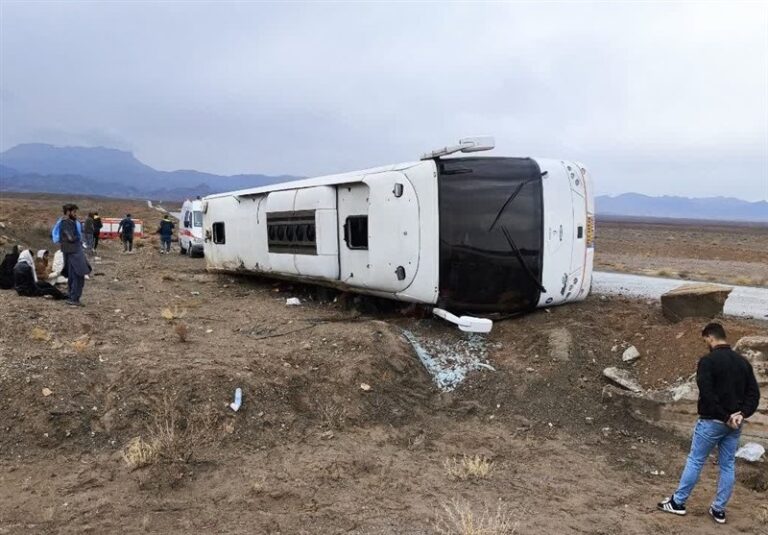 واژگونی 2 اتوبوس در محور زاهدان ـ بم با 14 کشته و زخمی‌