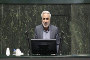 کارمندان، نیروهای مسلح و مردم در شرایط سخت اقتصادی به سر می برند