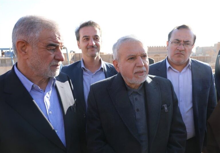 بازدید وزیر میراث‌فرهنگی از مراحل پایانی مرمت بقعه سید رکن‌الدین یزد