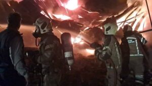 حریق گسترده یک کارگاه مبل‌سازی در جاده ساوه