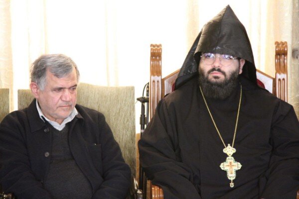 دبیرکل حزب موتلفه با اسقف کلیسای سرکیس مقدسیان  دیدار کرد