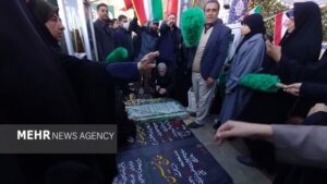 سردار قاآنی به مقام شهید سلیمانی ادای احترام کرد