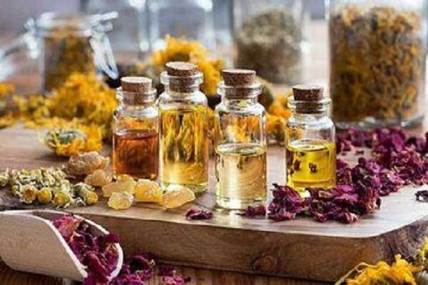 قادری:بیش از ۲ هزار تن انواع عرقیات گیاهی در تربت حیدریه تولید می شود