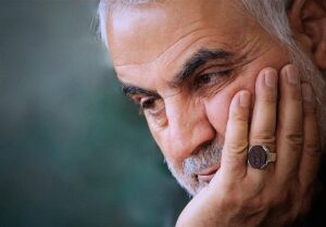 مردی که آرامش را از دل میدان‌های آتش عبور داد