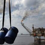 نفت در مرز ۶۰ دلار؛ روز سخت فلزات در بازار‌های جهانی/ اصلاح همزمان طلا، نقره و مس