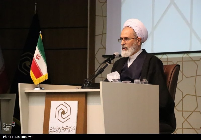 آیت‌الله اعرافی: روحانیت خط مقدم مواجهه تمدنی با غرب است