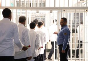 از پشت میله‌ها تا آغوش خانواده؛ روایت آزادی 287 زندانی در یزد‌