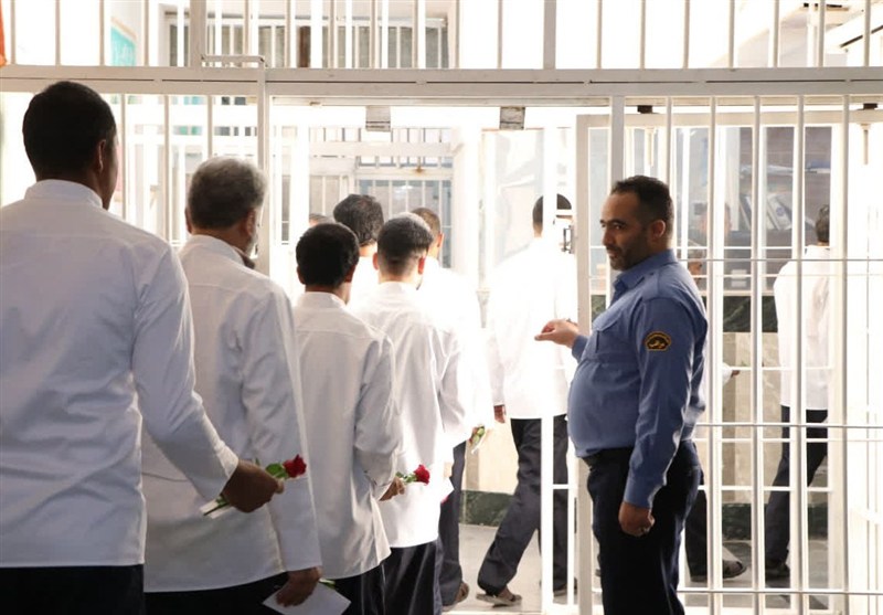 از پشت میله‌ها تا آغوش خانواده؛ روایت آزادی 287 زندانی در یزد‌