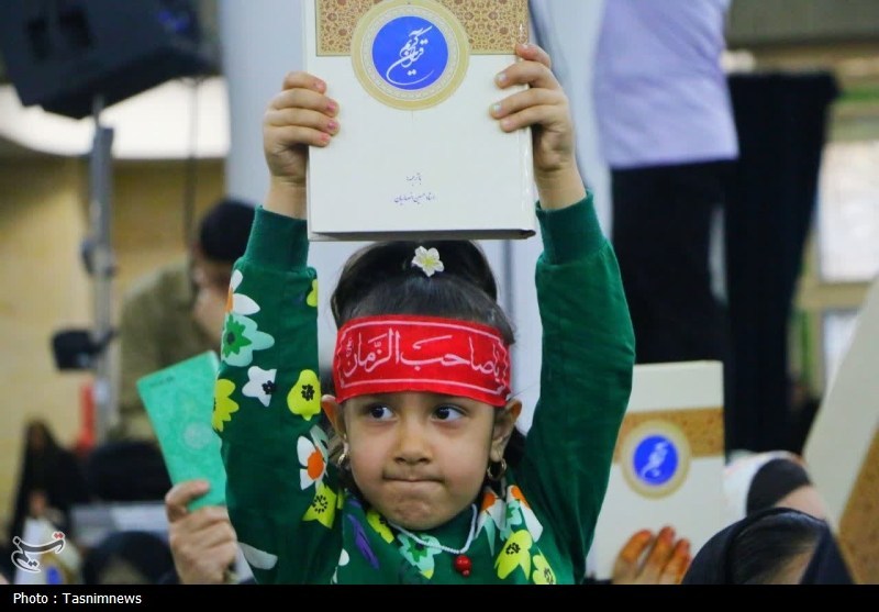 باران، قرآن و نرگس؛ نیمه‌شعبانِ متفاوت در مصلای زنجان