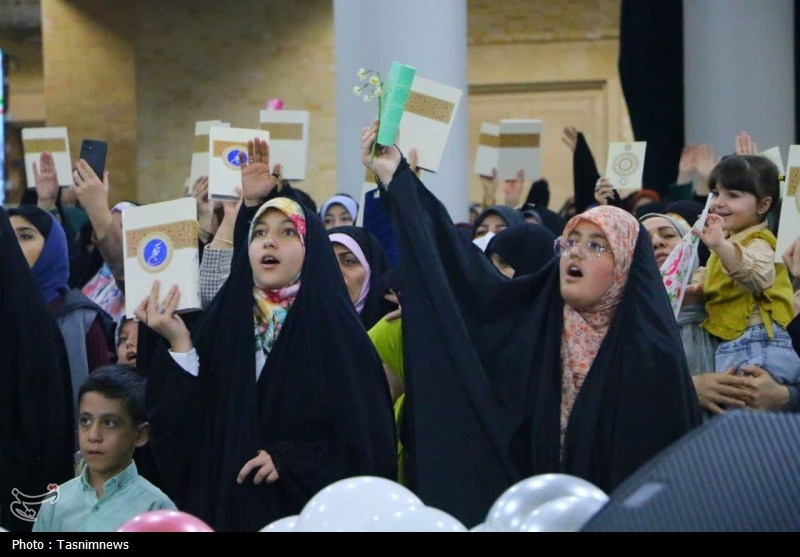 باران، قرآن و نرگس؛ نیمه‌شعبانِ متفاوت در مصلای زنجان