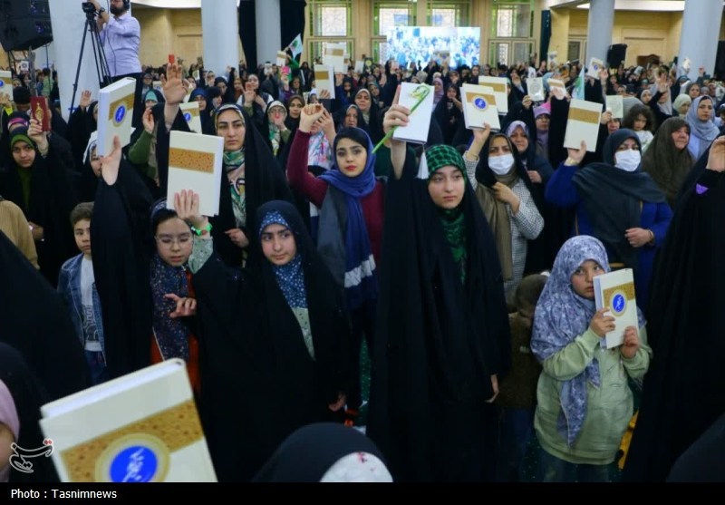 باران، قرآن و نرگس؛ نیمه‌شعبانِ متفاوت در مصلای زنجان