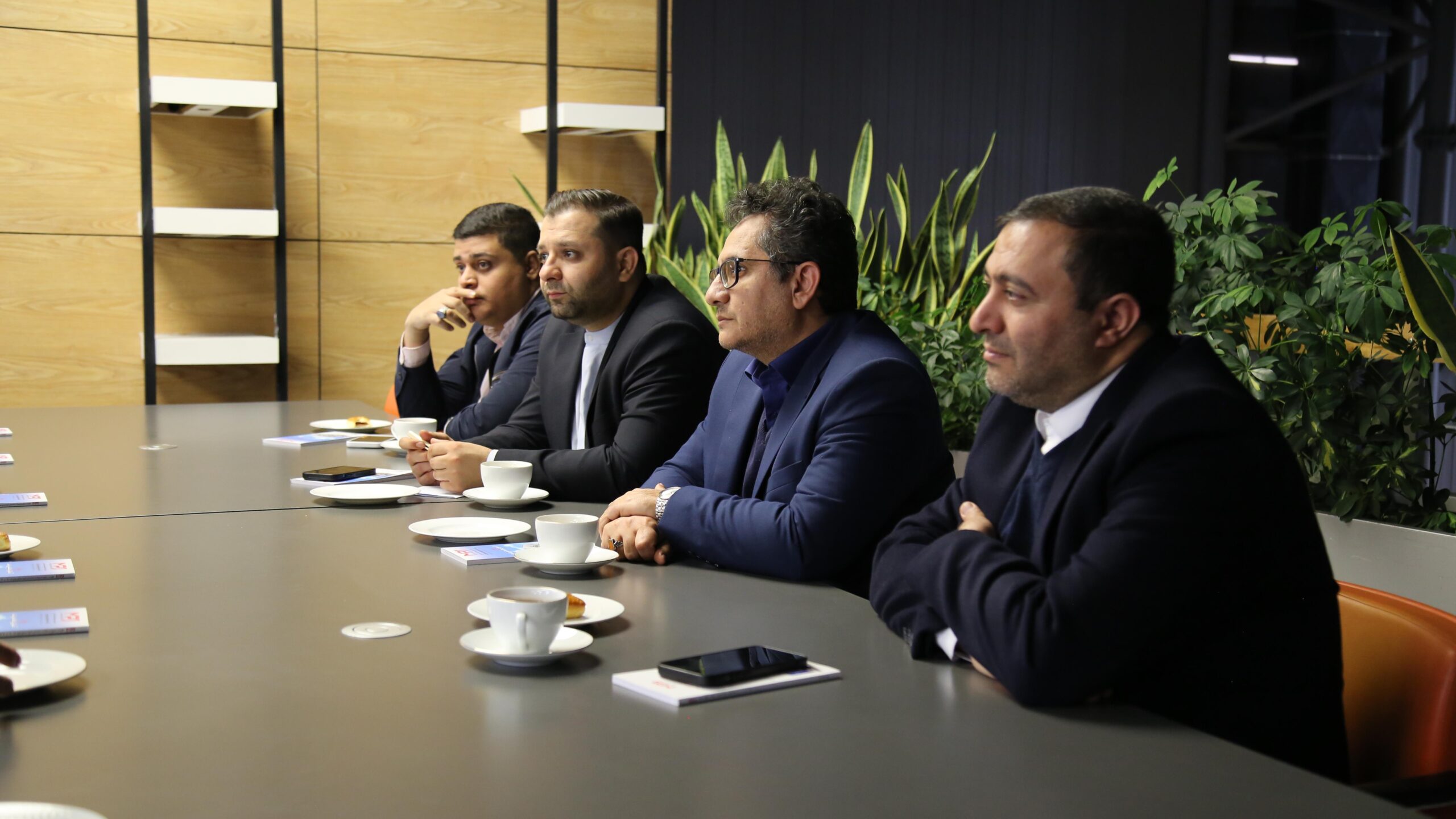 بازدید مدیران ثمسکن از نمایشگاه خانه نوآوری و فناوری ایران