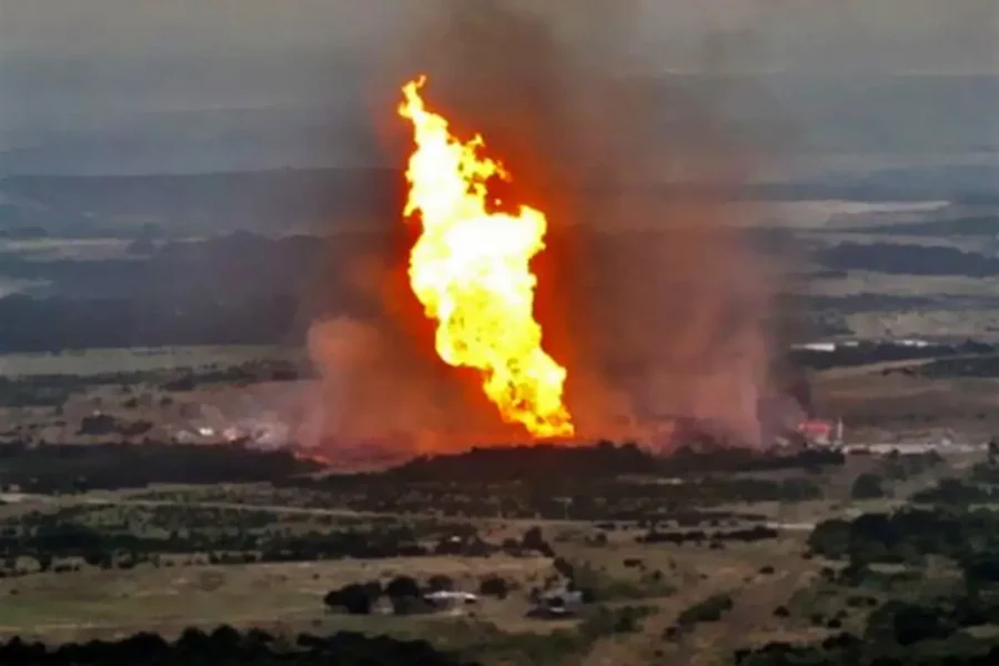 جزئیات آتش‌سوزی گسترده در حوالی پالایشگاه نیک گاز تبریز / ماجرا چیست؟