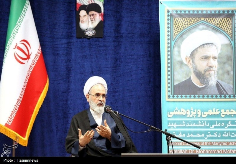 شهید مفتح از پیشگامان اندیشه اسلامی است