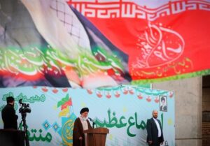 غیبت امام زمان (عج) در ظهور و نه حضور است