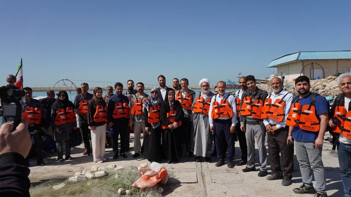 ماهیگیری اوقاف از صنعتی جدید در خلیج فارس؛ شوتیهایی که صیاد شدند ماهیگیری سازمان اوقاف از صنعتی جدید در خلیج فارس؛ صید طلای آبی در قفس
