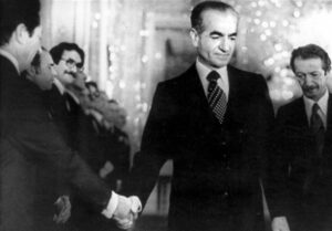 معیشت مردم در عصر پهلوی؛ دوران طلایی یا واقعیت تلخ؟