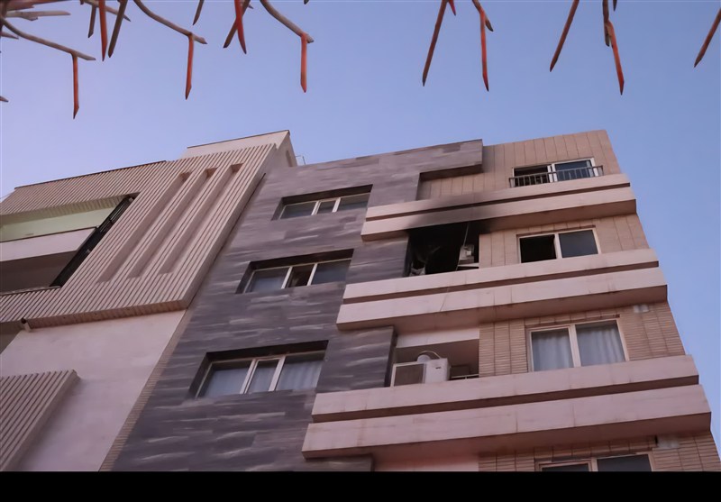 نجات جان 5 نفر در آتش‌سوزی یک مجتمع مسکونی در اصفهان