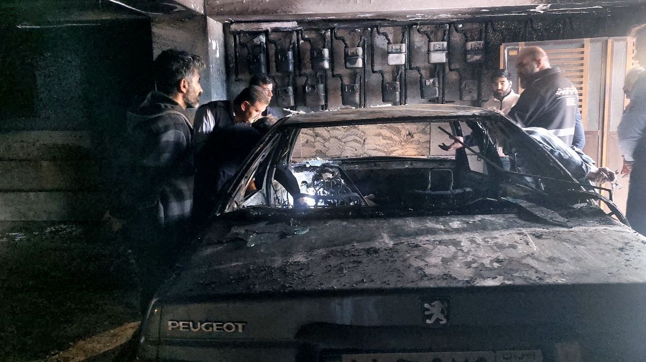 نجات معجزه‌آسای 50 شهروند از میان دود و آتش در نسیم‌شهر