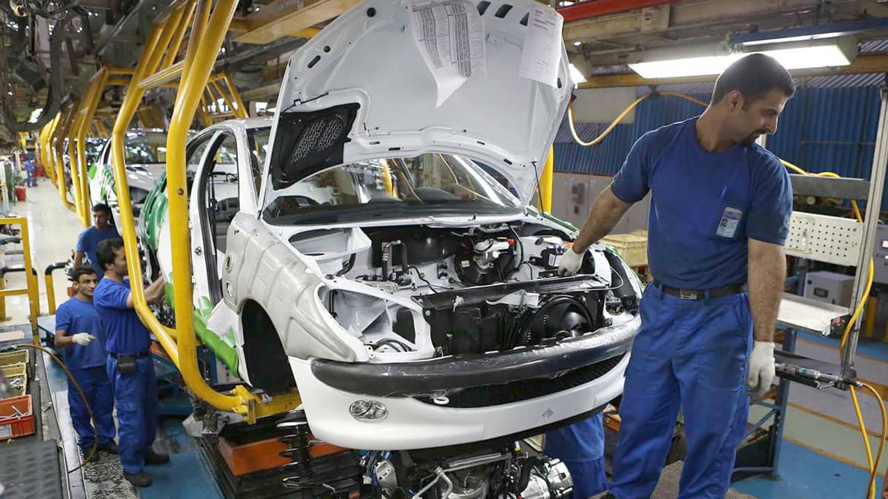 نماینده مجلس: تعداد زیادی از نمایندگان با عرضه خودرو در بورس مخالف هستند/ توقف عرضه خودرو در بورس کالا، ظرفیت پیگیری ندارد!