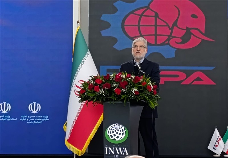 وزیر علوم: صنعتگران پروژه‌های‌‌ “تحقیقاتی” را به دانشگاه‌ها بیاورند