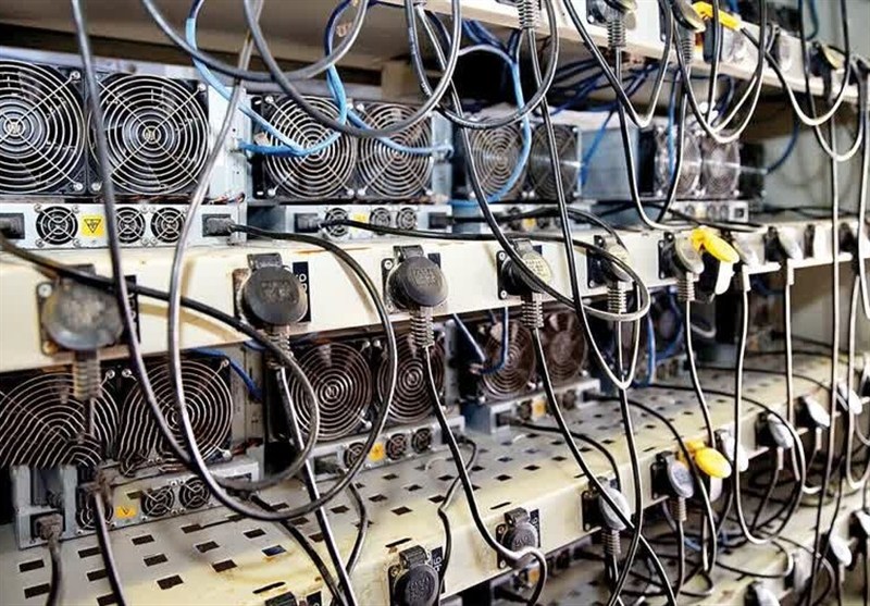 کشف و توقیف 29 دستگاه ماینر غیرمجاز در پارکینگ شرکت فروش خودرو