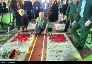 گلباران مزار شهیدان رجایی و باهنر با حضور وزیر آموزش‌وپرورش