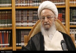 آیت‌الله مکارم شیرازی: دشمنان مانند دوران دفاع مقدس به التماس می افتند